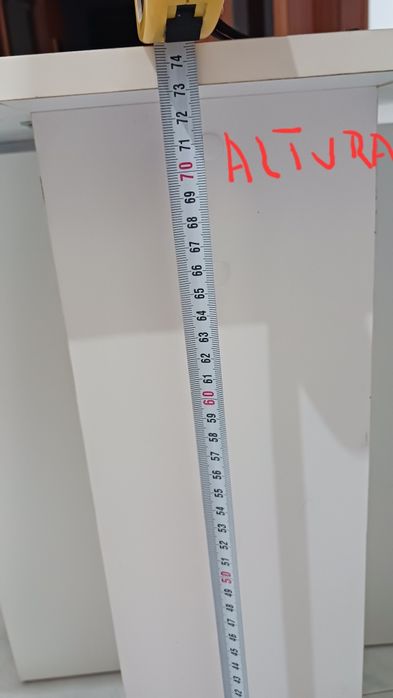 Mesa branca dobrável em 3