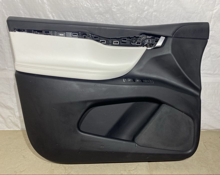 Tesla Model X карти дверні