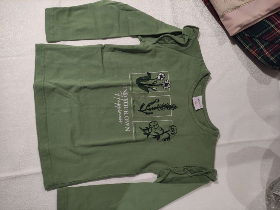 Camisola menina azul marinho, verde e rosa