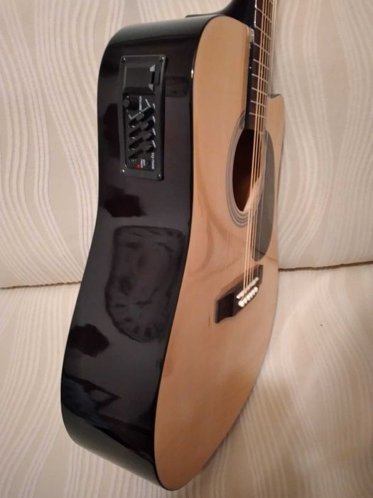 Guitarra semi acustica como nova . Amadora