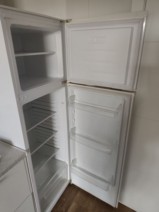 Frigorífico e ccongelador branco