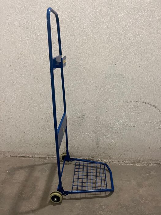 Carrinho de carga ou transporte.