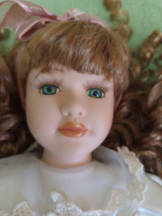 Винтажная кукла очень красивая