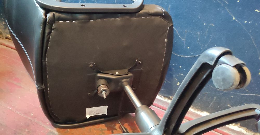 Кресло офисное под ремонт или на запчасти