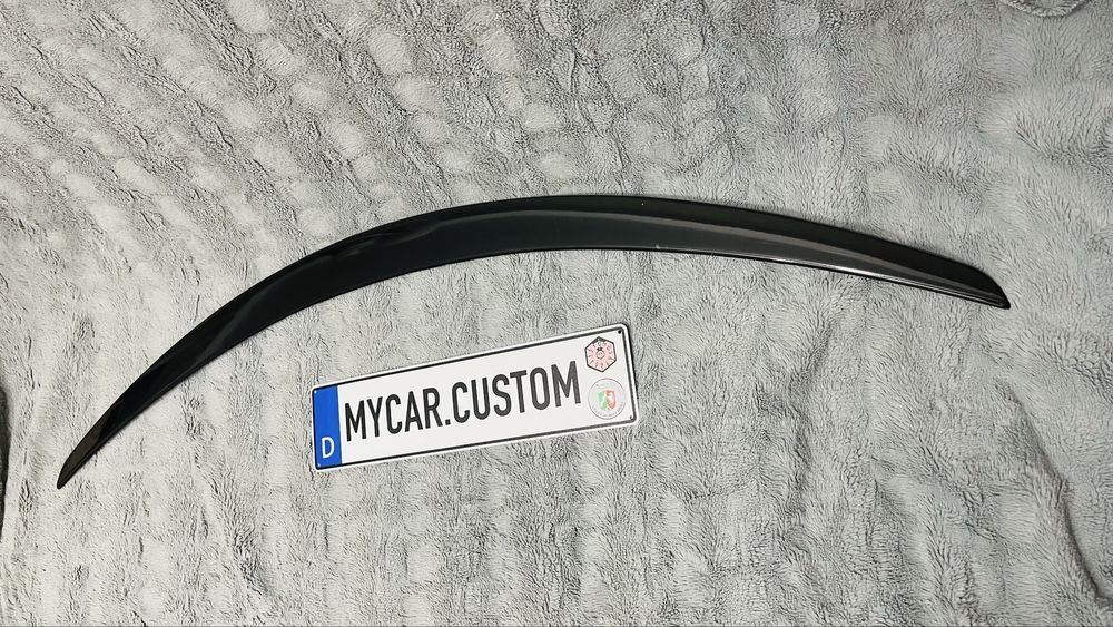 Спойлер крышки багажника на Tesla Model S