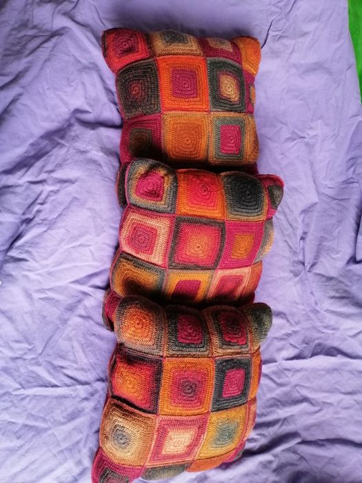 Подушки вязаные диванные