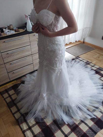 Suknia ślubna syrenka z długim trenem