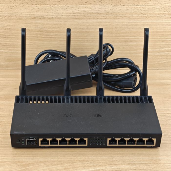 MikroTik router RB4011iGS+5HacQ2HnD-IN