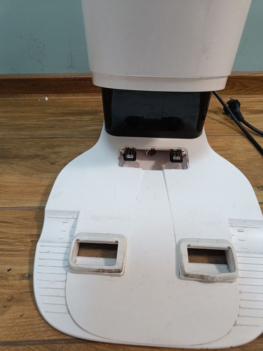 Robót sprzątający deebot t9+ ecovacs uszkodzony
