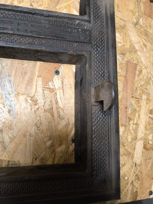 Stare żeliwne drzwiczki od pieca kaflowego