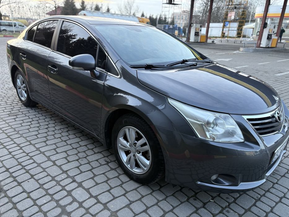 Автомобіль Тойота Авенсіс