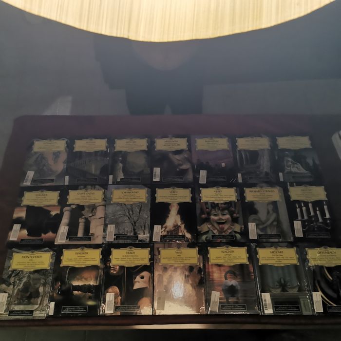 Colecção de CDS de opera novos