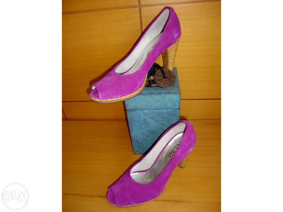 Sapato NOVO em camurça Fúcsia