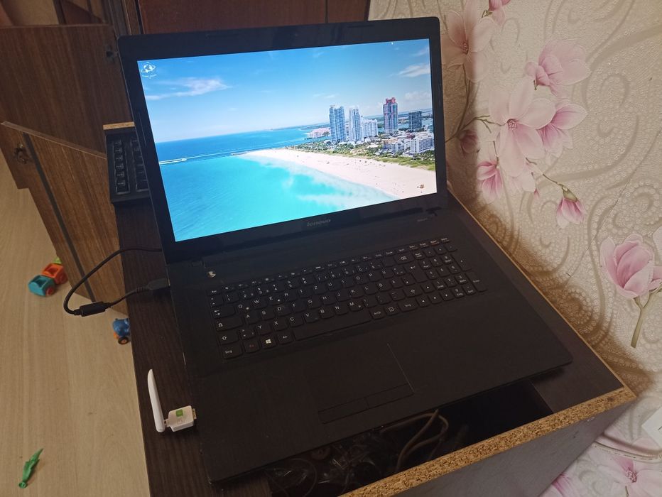 Большой ноутбук Lenovo G70-80 екран-17.3"/HDD 320гб/8гб/видео 2 гб.