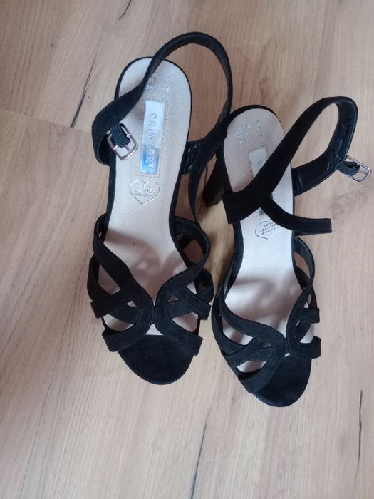 Sandałki na szpilce 39 Primark