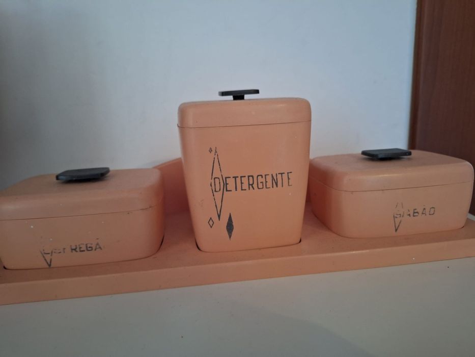 Recipientes em baquelite