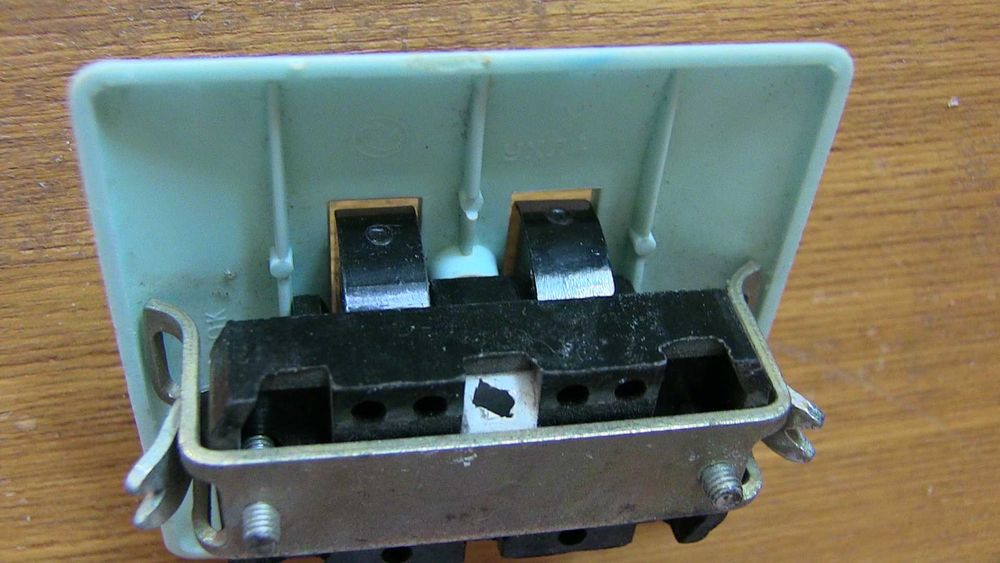 Выключатель СССР двухклавишный. рабочий (не китай!)