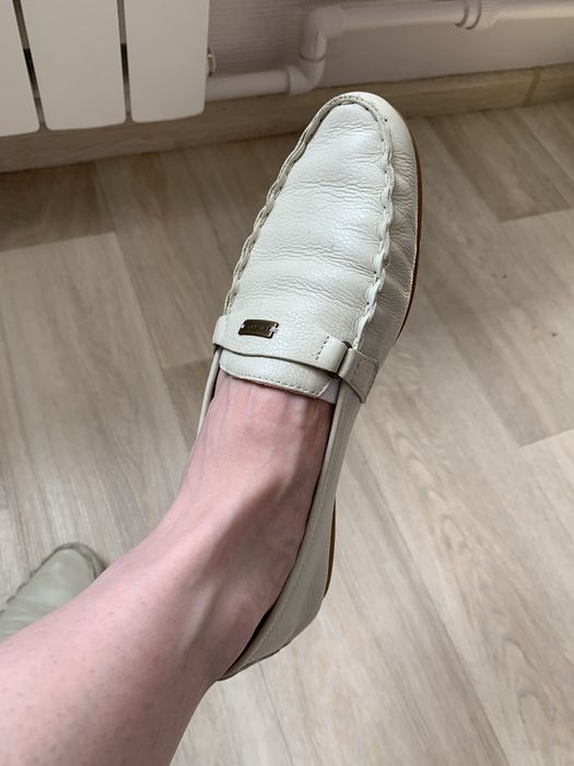 Молочные кожанные туфли ( светлые мокасины) от jette.