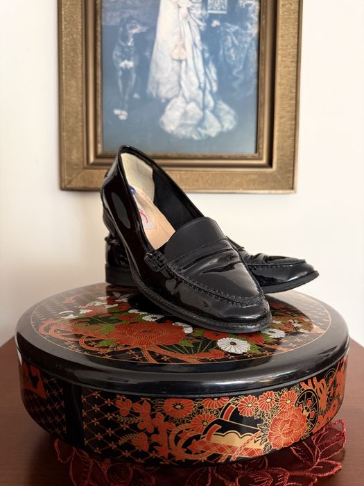 Czarne lakierowane loafersy mokasyny vintage old money preppy