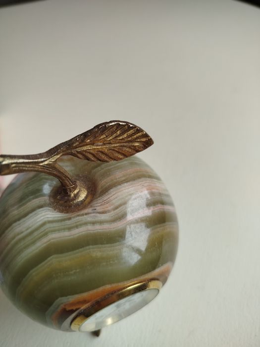 Часы из натурального камня