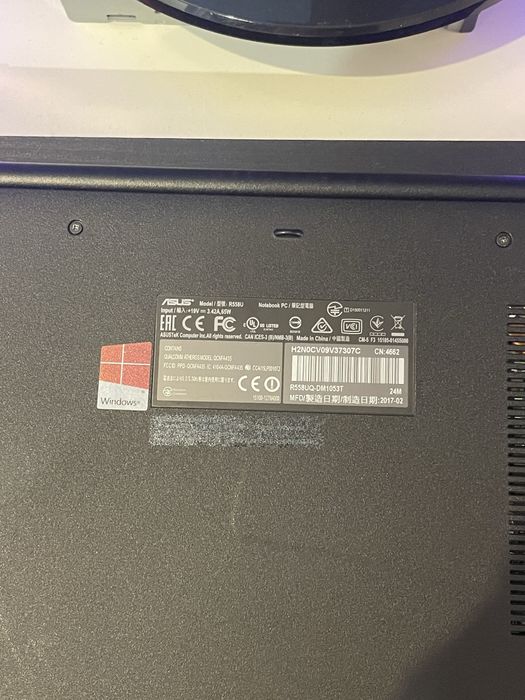 Asus R558U - bardzo dobry stan, SSD 128gb, 12 gb RAM, GeForce 940mx