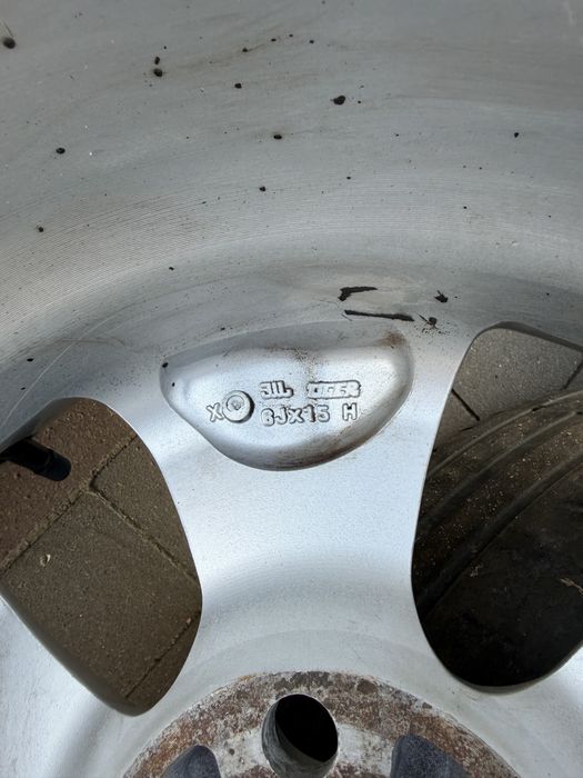 Диски  6Jx15H з шинами 195/65R15 на Toyota