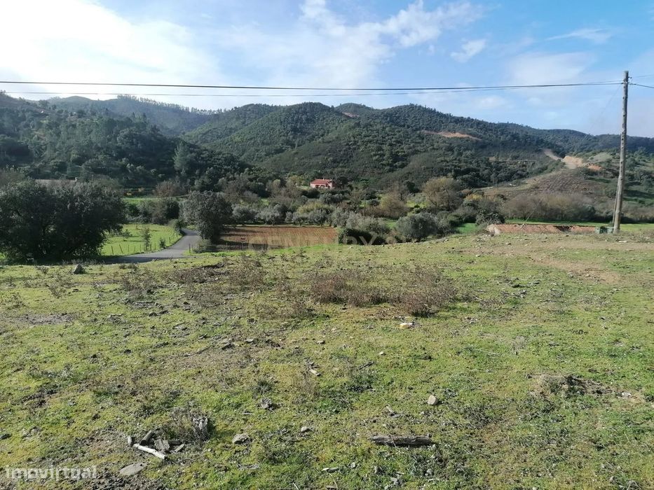 Terreno urbano na zona de Ribeira de Odelouca, freguesia São Barnabé.