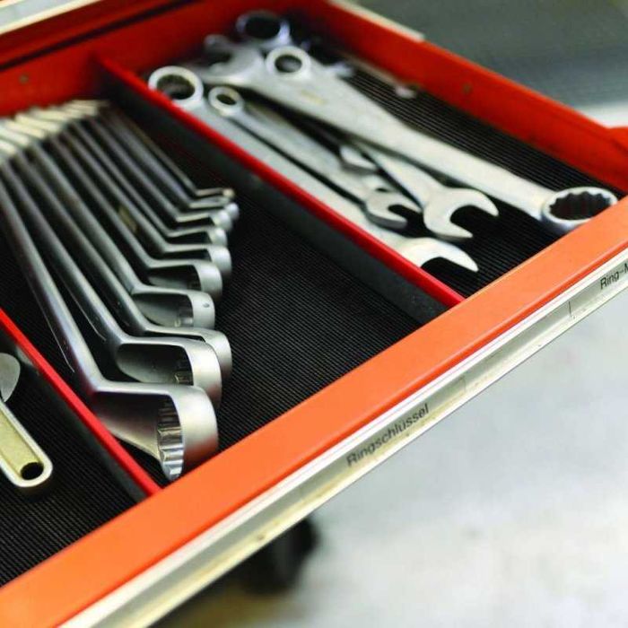 Mata Gumowa wąski ryfel 3 Mm prążkowana szara lub czarna