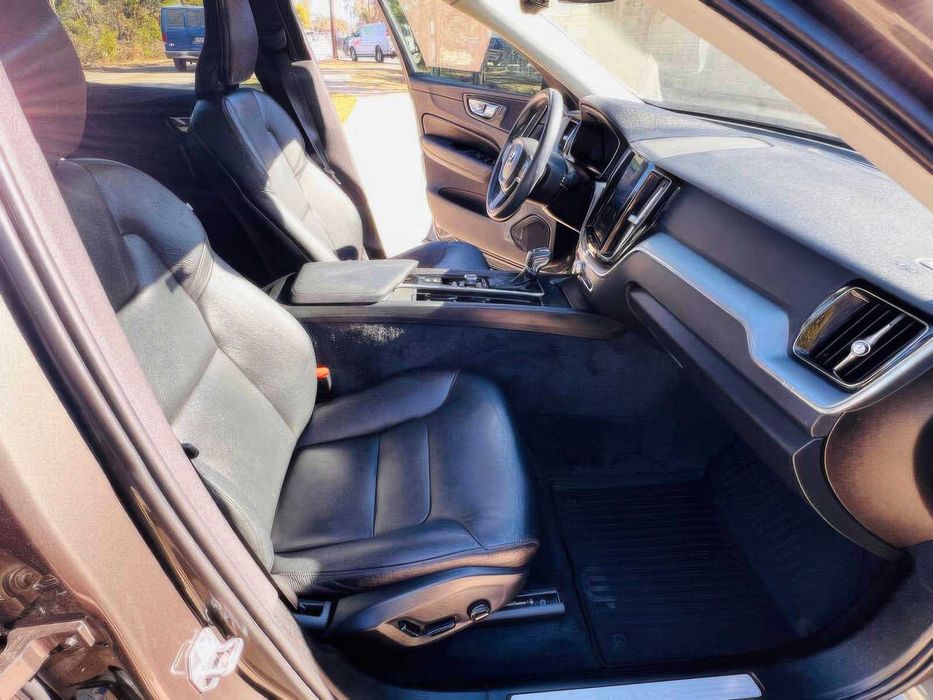 Volvo XC60      2020