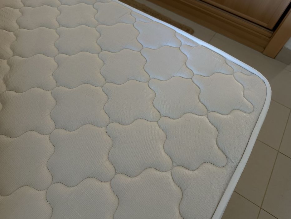 2 Colchões 90x200cm, com pouco uso