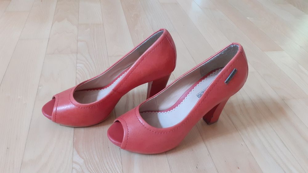 Buty letnie na słupku rozm.38