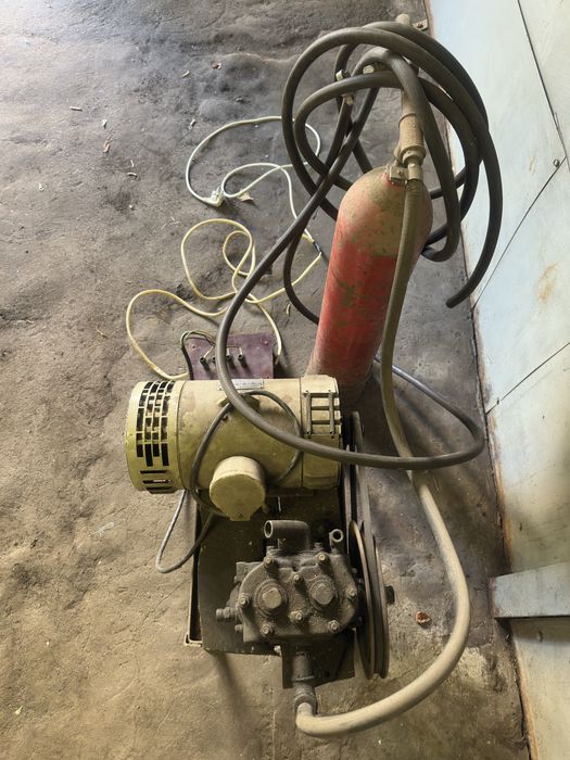 Компресор на электродвигателеле 220v 1.1 кв