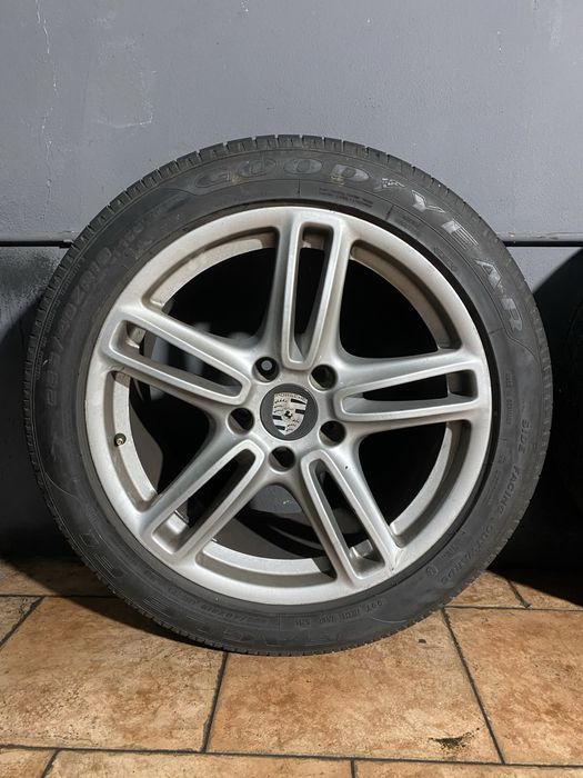 Conjunto 4 jantes originais PORSCHE R19 com pneus. Furação 5x130. Jantes em muito bom estado.