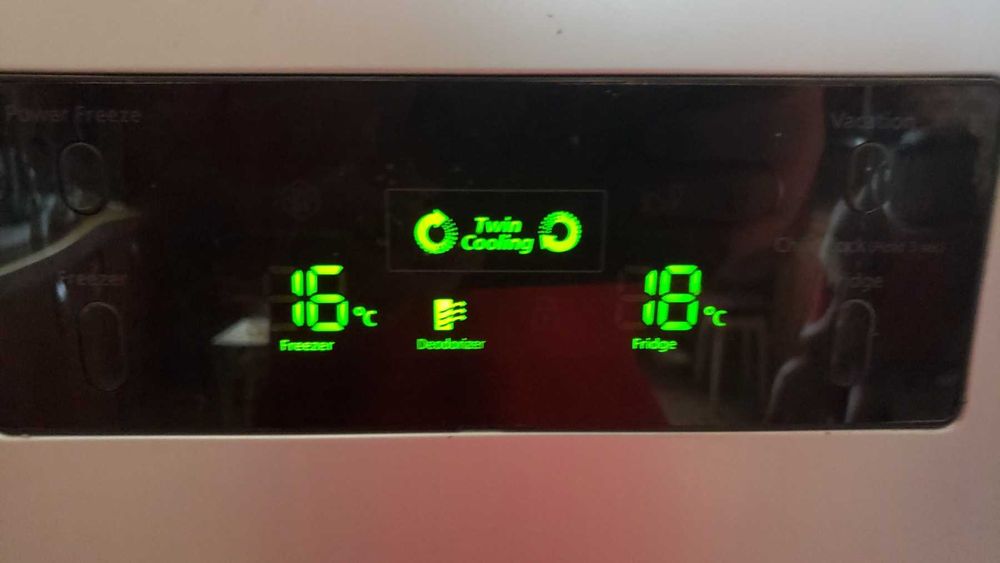 Холодильник SAMSUNG Side-by-side б/в потребує ремонту