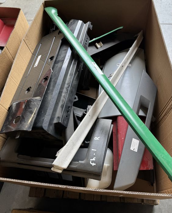 BOX no 8 wyprzedaz Scania Mercedes Volvo