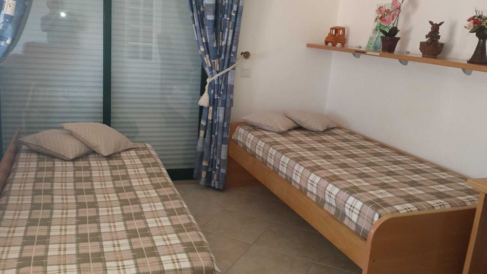 Algarve Quarteira, apartamento T-1 com piscina e churrasqueira, férias