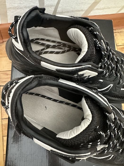 Продам кросовки guess