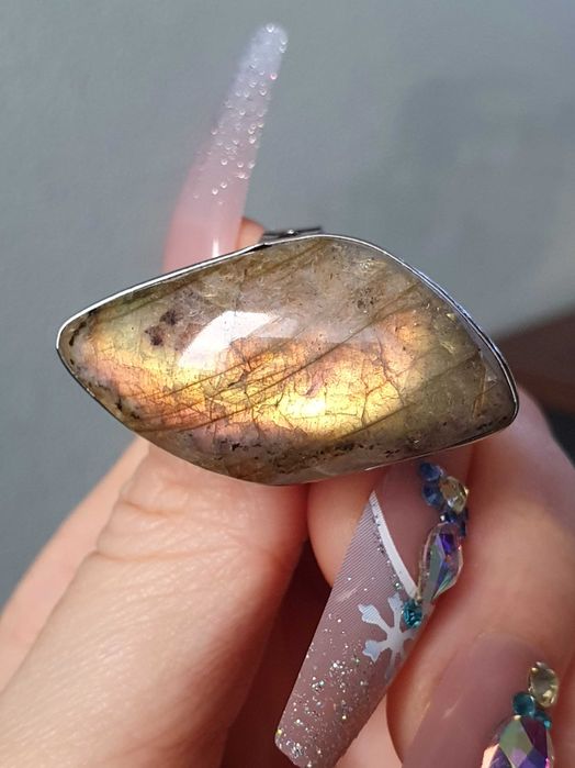 Anel com labradorite / labradorita amarelo e laranja - ajustável