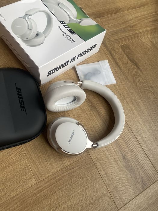 Бездротові навушники Bose білі Внаявності