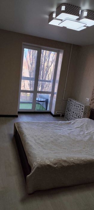 Продаю 4-кімнатну квартиру на площі Перемоги. Ц10