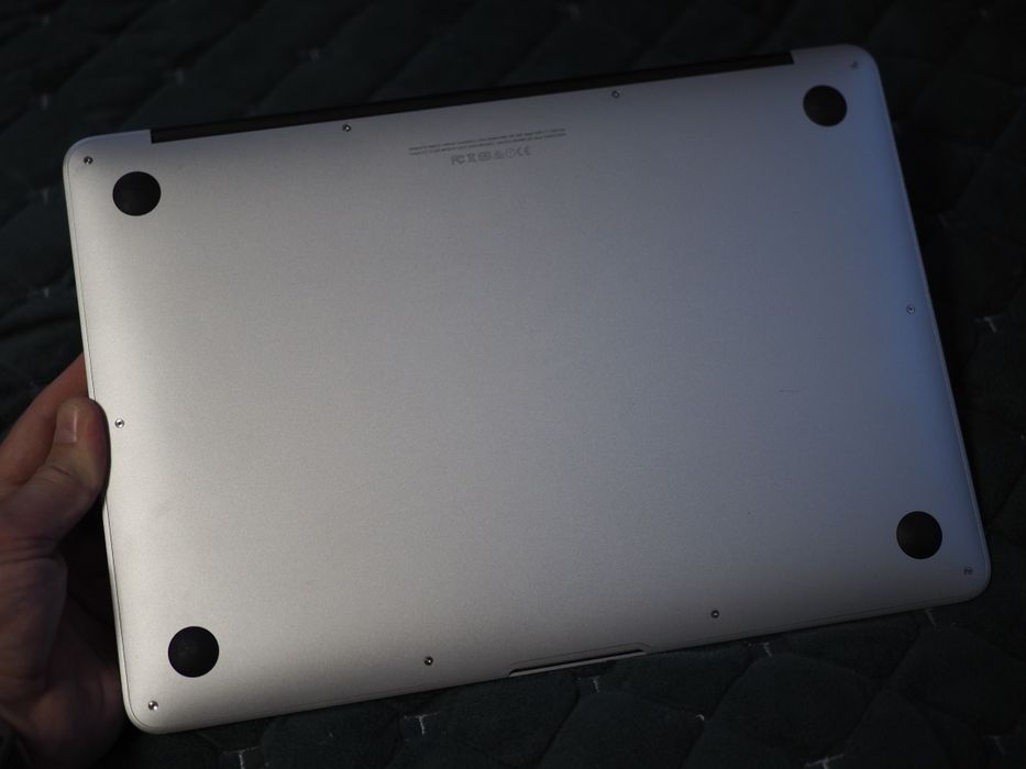 MacBook Air 13" 2015 • i5 • 4/128GB • A1466