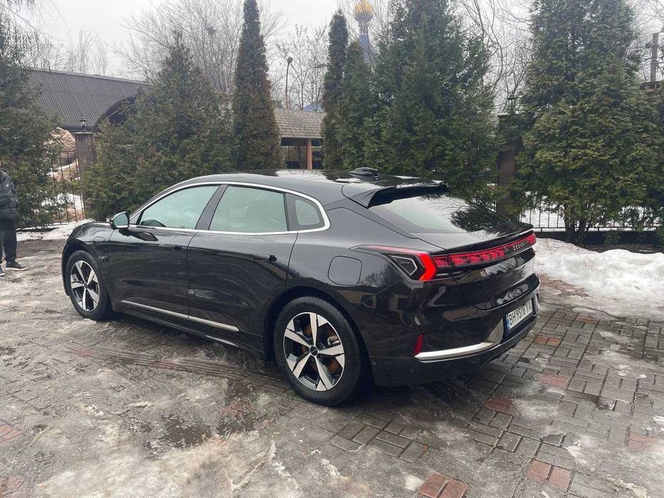 Продам Zeekr 001