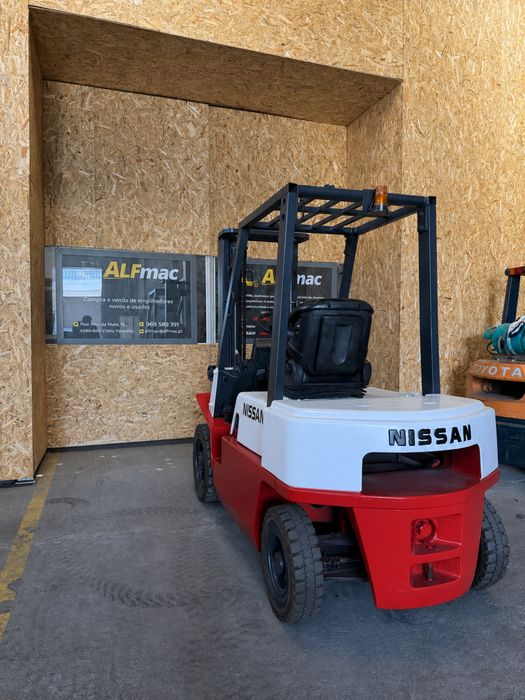 Empilhador diesel nissan recondicionado!! 2500kg