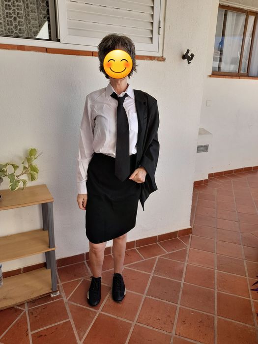 Traje académico para senhora.