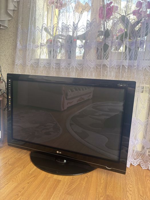 Телевізор LG 42 дюйми плазмовий в ідеальному стані