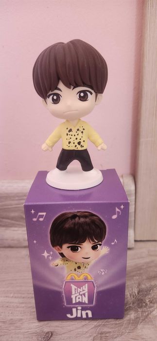 Іграшки BTS з макдональса