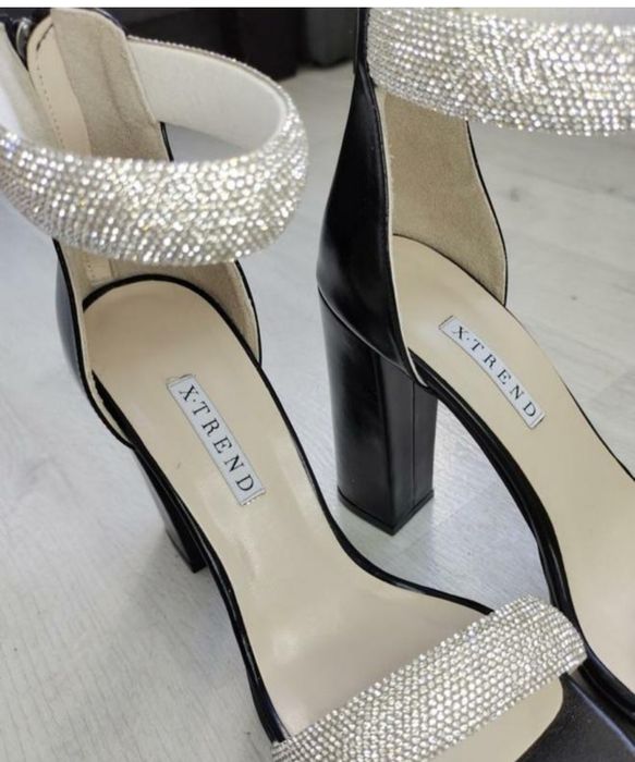 Натуральні шкіряні босоніжки bratz  зі смарагдами 25,0-25,5