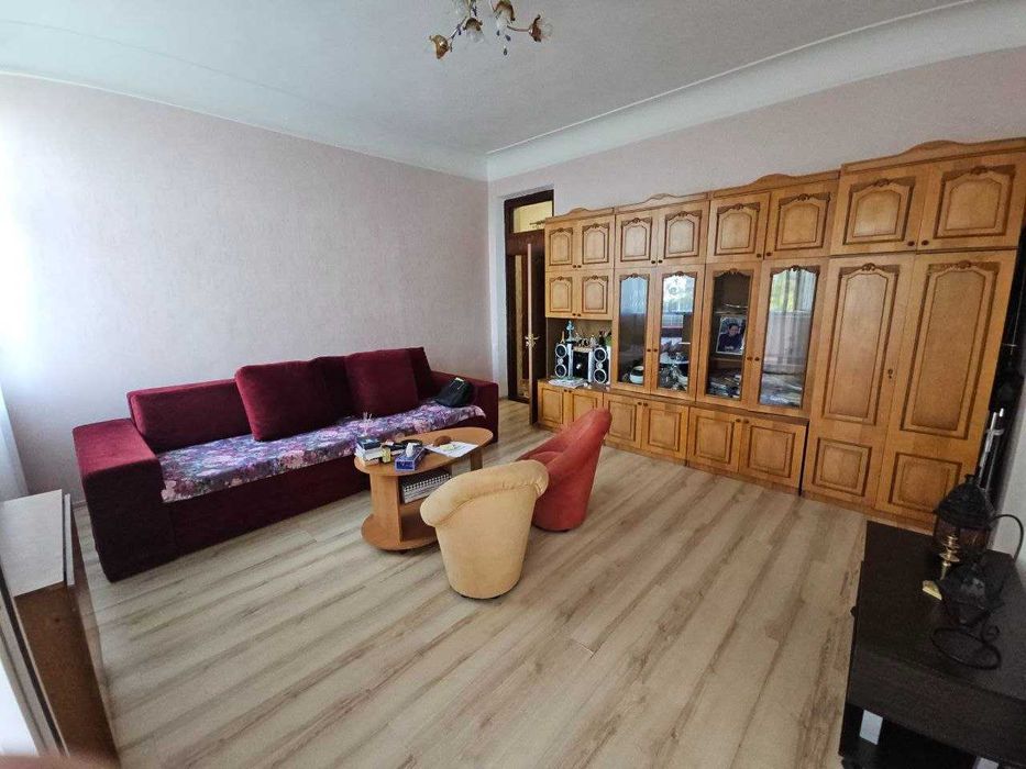 Продам 2-к квартиру (54м2), ремонтом + свое отопление / газ. котел