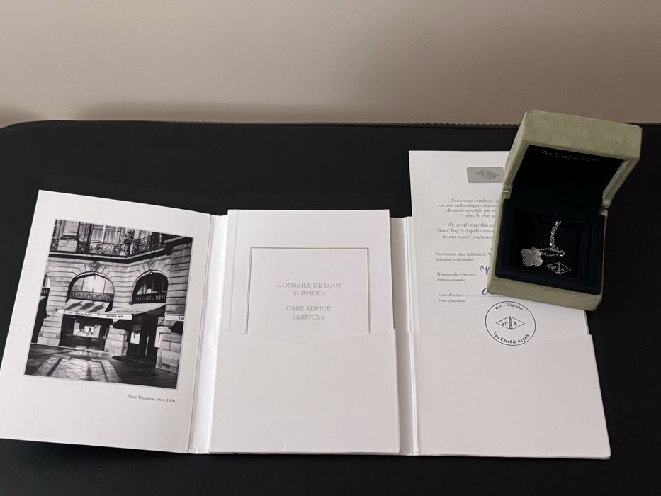 Оригінал Van Cleef and Arpels підвіска