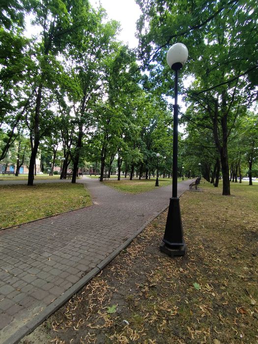 2-кімн. квартира, потребує ремонту, ХТЗ, просп. Олександрівський